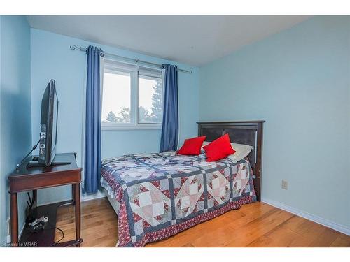 95 Pinnacle Crescent, Guelph, ON - Indoor Photo Showing Bedroom
