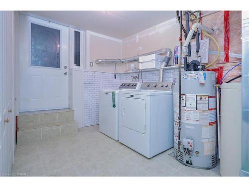95 Pinnacle Crescent, Guelph, ON - Indoor Photo Showing Laundry Room