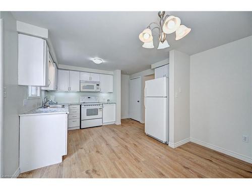 572 Mortimer Drive, Cambridge, ON - Indoor Photo Showing Kitchen