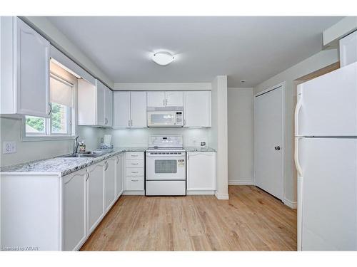 572 Mortimer Drive, Cambridge, ON - Indoor Photo Showing Kitchen