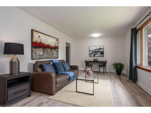 155 Oriole Street, Waterloo, ON - Indoor Photo Showing Living Room