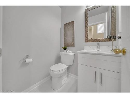 8 Bugdale Drive, Cambridge, ON - Indoor Photo Showing Bathroom