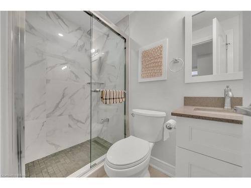 8 Bugdale Drive, Cambridge, ON - Indoor Photo Showing Bathroom