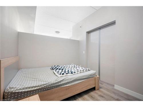 212-308 Lester Street, Waterloo, ON - Indoor Photo Showing Bedroom