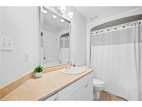 84 Everglade Crescent, Kitchener, ON - Indoor Photo Showing Bathroom