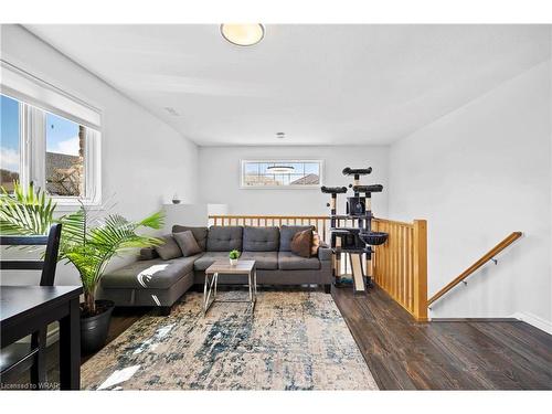 84 Everglade Crescent, Kitchener, ON - Indoor Photo Showing Living Room