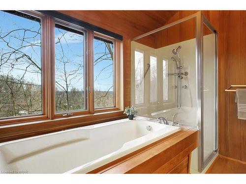 143 Grand Ridge Drive, Cambridge, ON - Indoor Photo Showing Bathroom