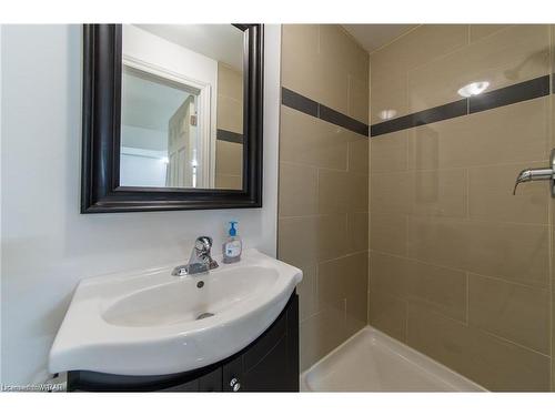 703 New Hampshire Street, Waterloo, ON - Indoor Photo Showing Bathroom