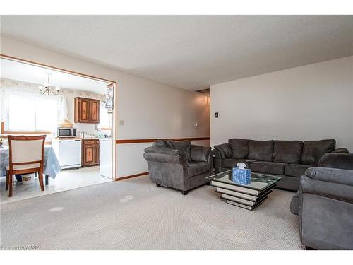 486 Strasburg Road, Kitchener, ON - Indoor Photo Showing Living Room