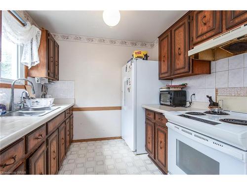 486 Strasburg Road, Kitchener, ON - Indoor Photo Showing Kitchen With Double Sink