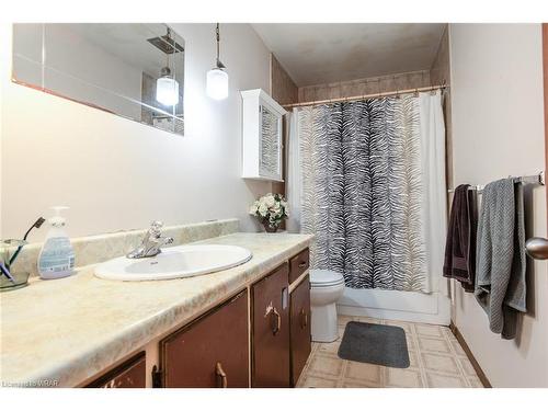486 Strasburg Road, Kitchener, ON - Indoor Photo Showing Bathroom