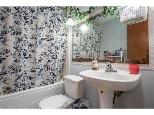 486 Strasburg Road, Kitchener, ON - Indoor Photo Showing Bathroom