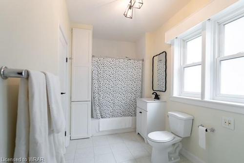 236 Church Street N, Cambridge, ON - Indoor Photo Showing Bathroom