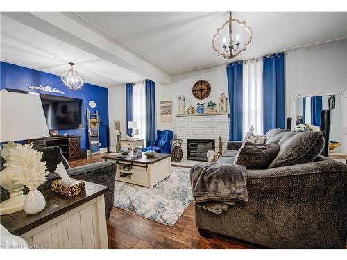 6 Oak Street, Cambridge, ON - Indoor Photo Showing Living Room With Fireplace