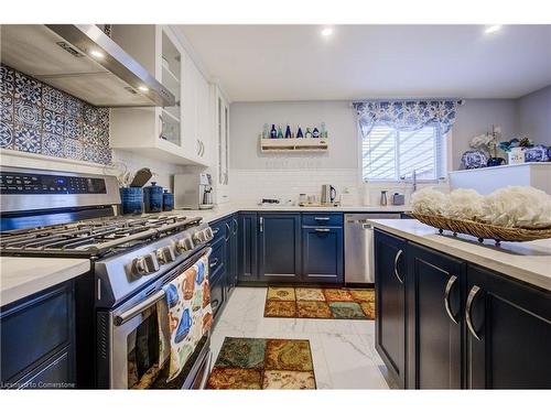 6 Oak Street, Cambridge, ON - Indoor Photo Showing Kitchen