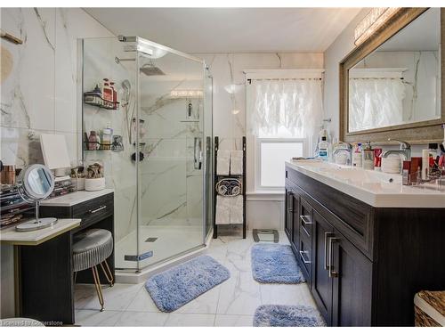 6 Oak Street, Cambridge, ON - Indoor Photo Showing Bathroom