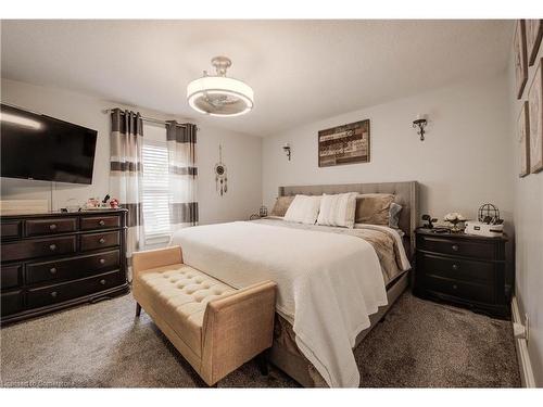 6 Oak Street, Cambridge, ON - Indoor Photo Showing Bedroom