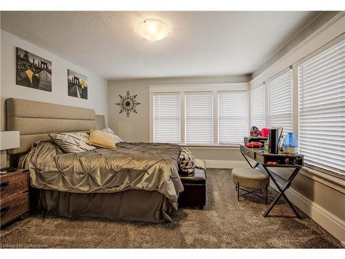 6 Oak Street, Cambridge, ON - Indoor Photo Showing Bedroom