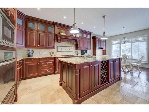 44-260 Deer Ridge Drive, Kitchener, ON - Indoor Photo Showing Kitchen