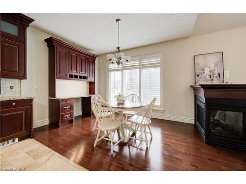 44-260 Deer Ridge Drive, Kitchener, ON - Indoor Photo Showing Dining Room