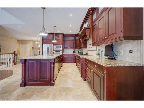 44-260 Deer Ridge Drive, Kitchener, ON - Indoor Photo Showing Kitchen