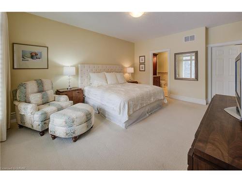 44-260 Deer Ridge Drive, Kitchener, ON - Indoor Photo Showing Bedroom