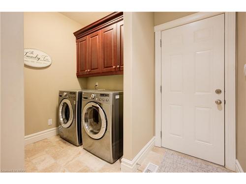 44-260 Deer Ridge Drive, Kitchener, ON - Indoor Photo Showing Laundry Room