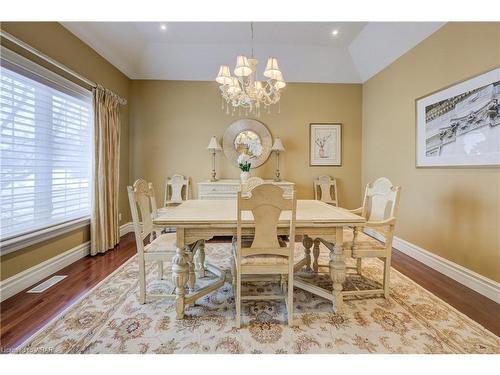 44-260 Deer Ridge Drive, Kitchener, ON - Indoor Photo Showing Dining Room