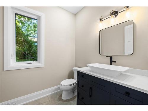 230 Stanley Drive, Waterloo, ON - Indoor Photo Showing Bathroom