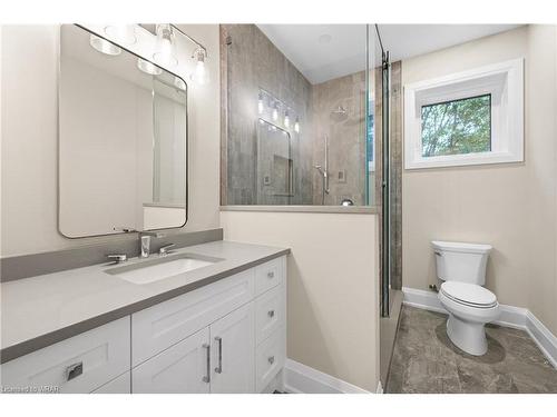 230 Stanley Drive, Waterloo, ON - Indoor Photo Showing Bathroom