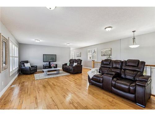1188 Sheffield Road, Hamilton, ON - Indoor Photo Showing Living Room