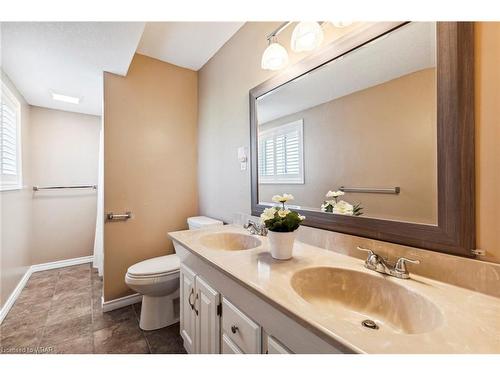 1188 Sheffield Road, Hamilton, ON - Indoor Photo Showing Bathroom