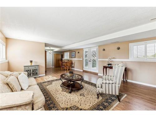 1188 Sheffield Road, Hamilton, ON - Indoor Photo Showing Living Room