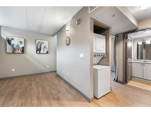 102-321 Spruce Street, Waterloo, ON - Indoor Photo Showing Laundry Room