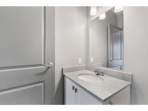 102-321 Spruce Street, Waterloo, ON - Indoor Photo Showing Bathroom