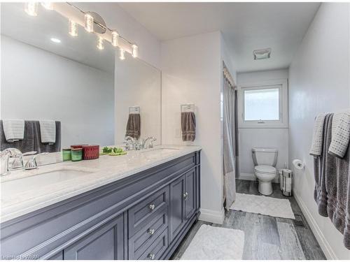 626 Pioneer Drive, Kitchener, ON - Indoor Photo Showing Bathroom