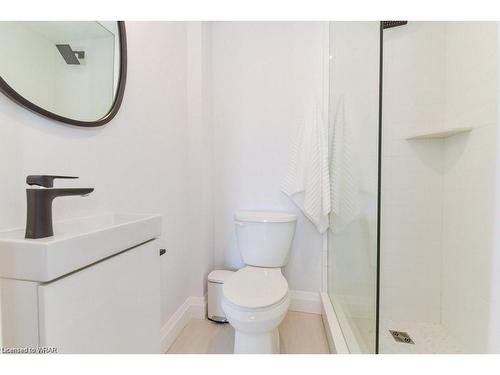4-132 Ahrens Street W, Kitchener, ON - Indoor Photo Showing Bathroom