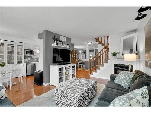 78 Mountain Laurel Crescent, Kitchener, ON - Indoor Photo Showing Living Room