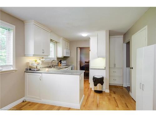34 Pinehurst Crescent, Kitchener, ON - Indoor Photo Showing Kitchen