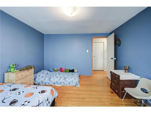 34 Pinehurst Crescent, Kitchener, ON - Indoor Photo Showing Bedroom