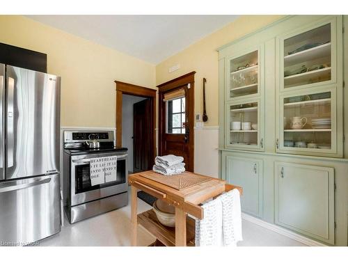 6 Chalmers Street S, Cambridge, ON - Indoor Photo Showing Kitchen