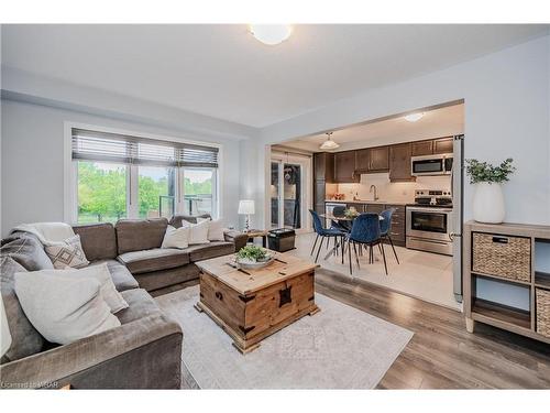 3-455 Guelph Avenue, Cambridge, ON - Indoor Photo Showing Living Room