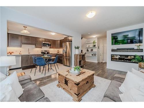 3-455 Guelph Avenue, Cambridge, ON - Indoor Photo Showing Living Room