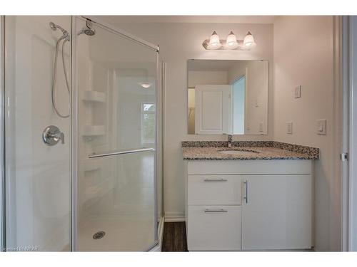 305-195 Commonwealth Street, Kitchener, ON - Indoor Photo Showing Bathroom