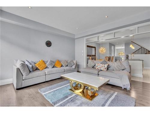 140 Oak Park Drive, Waterloo, ON - Indoor Photo Showing Living Room