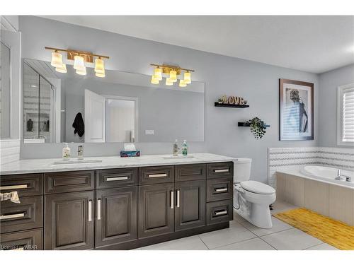 140 Oak Park Drive, Waterloo, ON - Indoor Photo Showing Bathroom