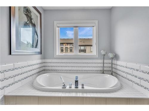 140 Oak Park Drive, Waterloo, ON - Indoor Photo Showing Bathroom