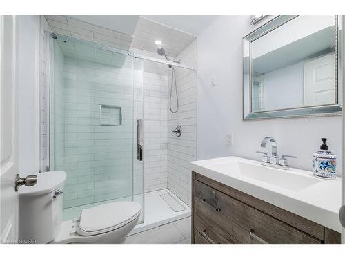 603 Royal Fern Street, Waterloo, ON - Indoor Photo Showing Bathroom