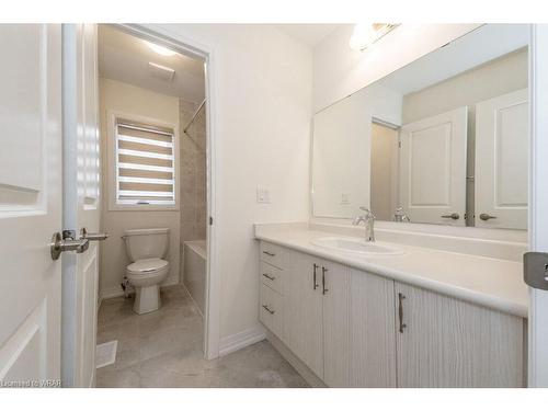 120 Blacklock Street, Cambridge, ON - Indoor Photo Showing Bathroom