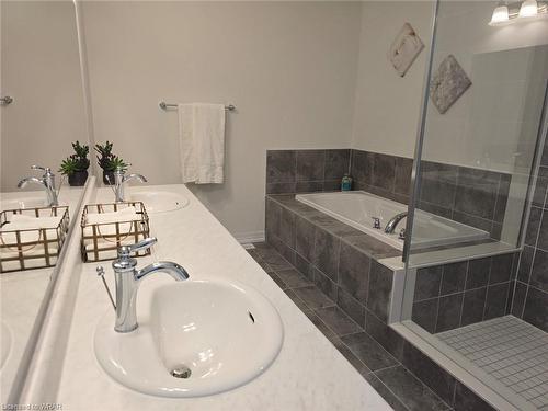 120 Blacklock Street, Cambridge, ON - Indoor Photo Showing Bathroom